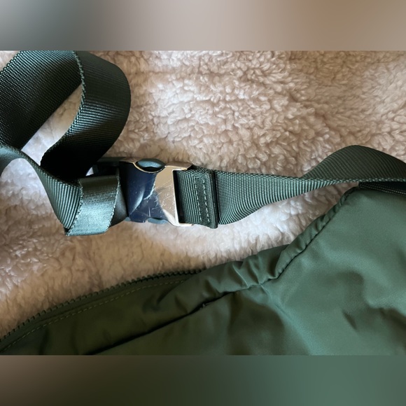 ☘️🦄AlGAE GREEN On The Beat Belt Bag☘️🦄 - Picture 9 of 11